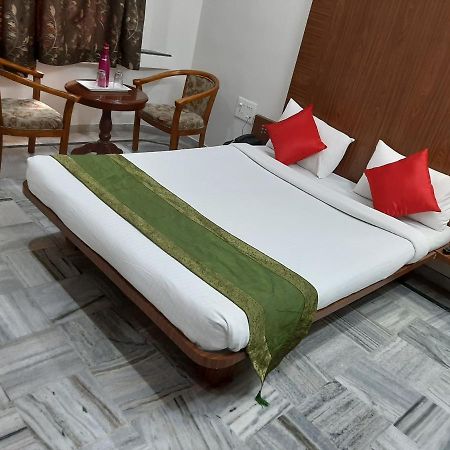City Palace Hotel होटल सिटी पैलेस Nashik Bagian luar foto
