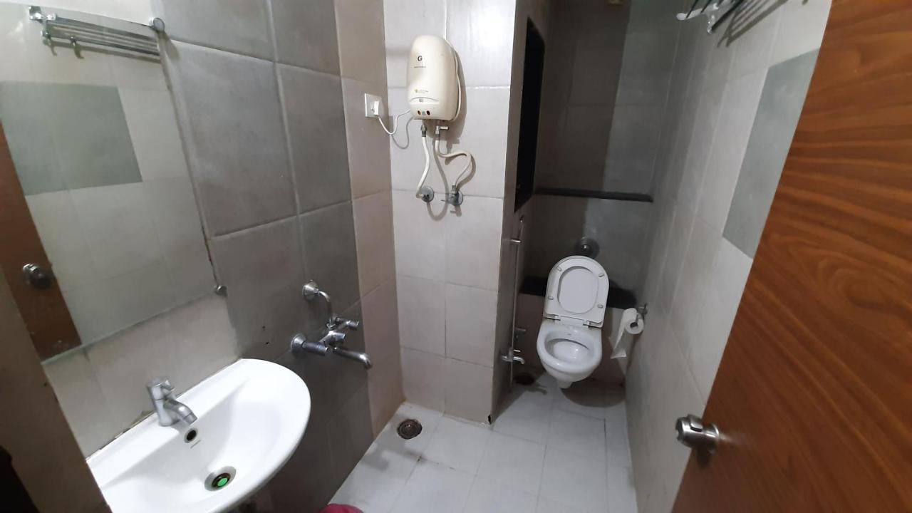 City Palace Hotel होटल सिटी पैलेस Nashik Bagian luar foto