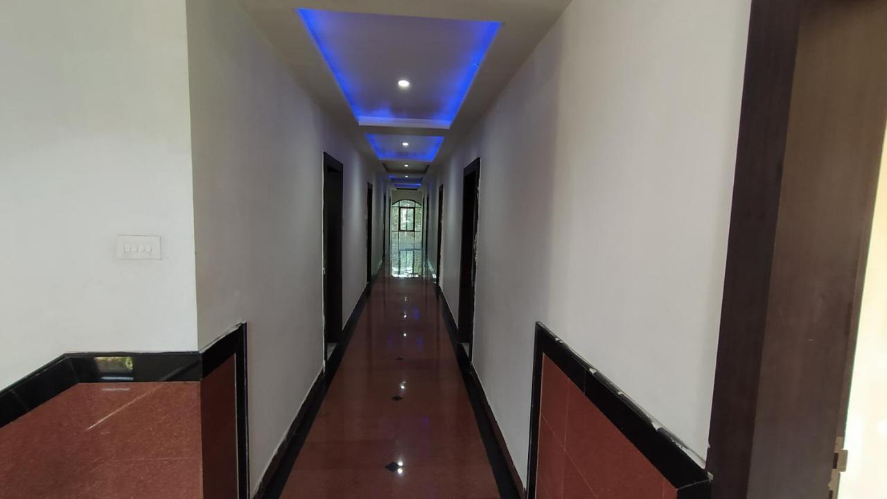 City Palace Hotel होटल सिटी पैलेस Nashik Bagian luar foto