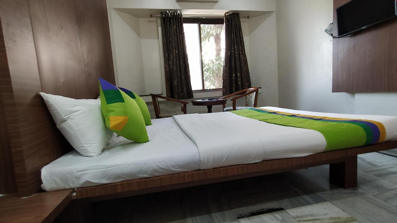 City Palace Hotel होटल सिटी पैलेस Nashik Bagian luar foto