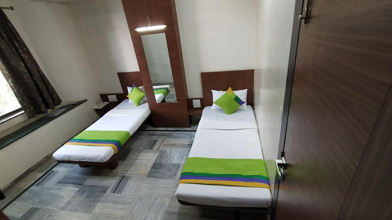 City Palace Hotel होटल सिटी पैलेस Nashik Bagian luar foto