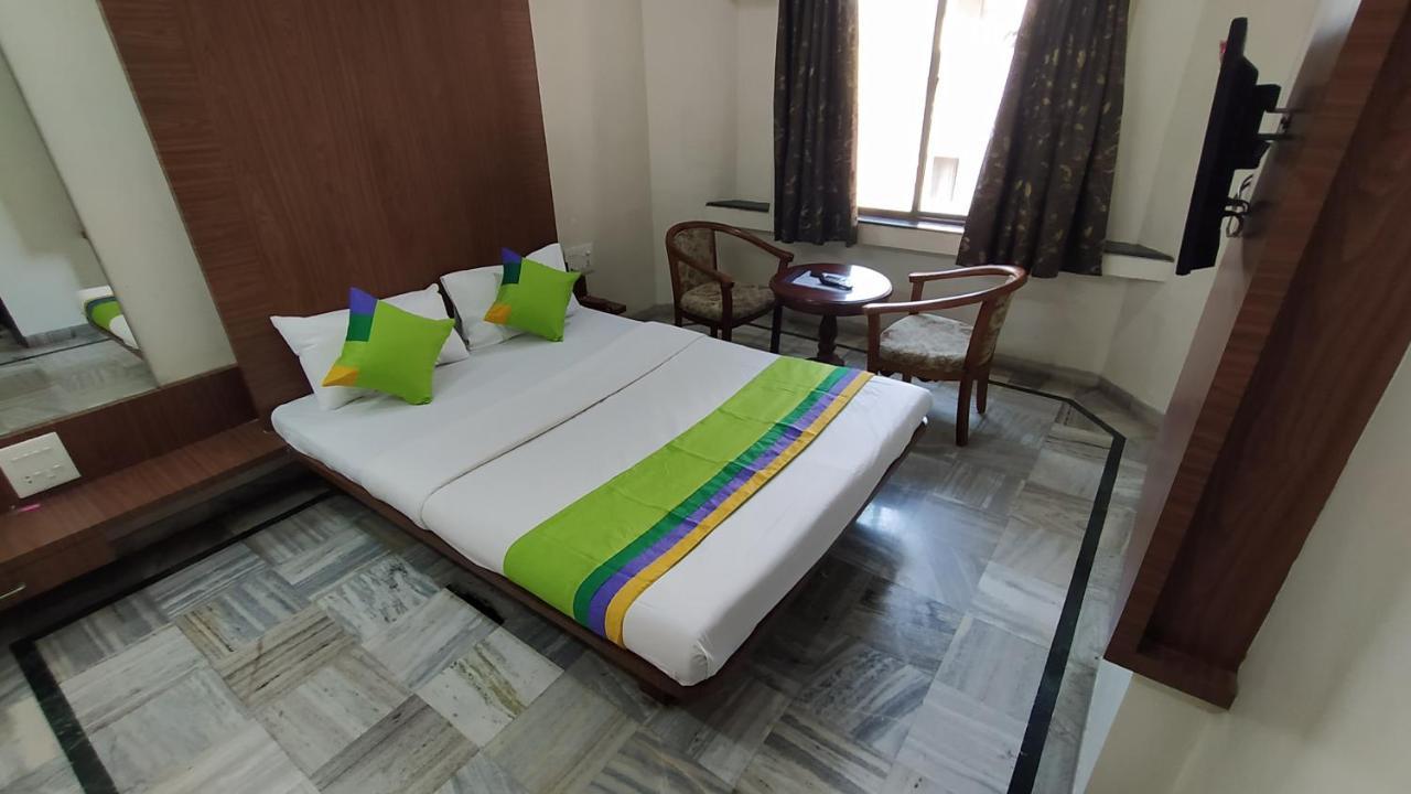 City Palace Hotel होटल सिटी पैलेस Nashik Bagian luar foto