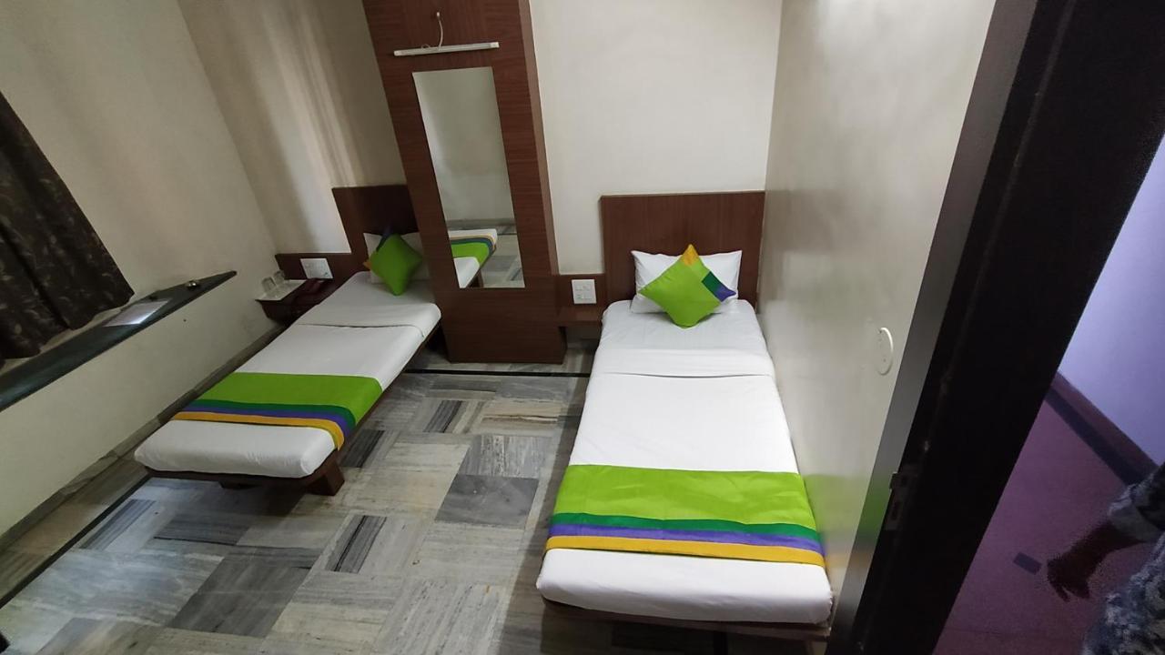 City Palace Hotel होटल सिटी पैलेस Nashik Bagian luar foto