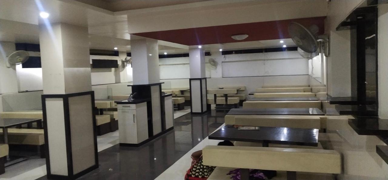 City Palace Hotel होटल सिटी पैलेस Nashik Bagian luar foto