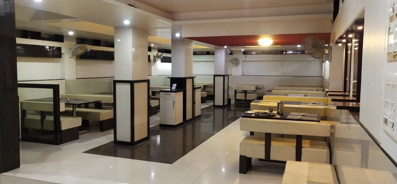 City Palace Hotel होटल सिटी पैलेस Nashik Bagian luar foto