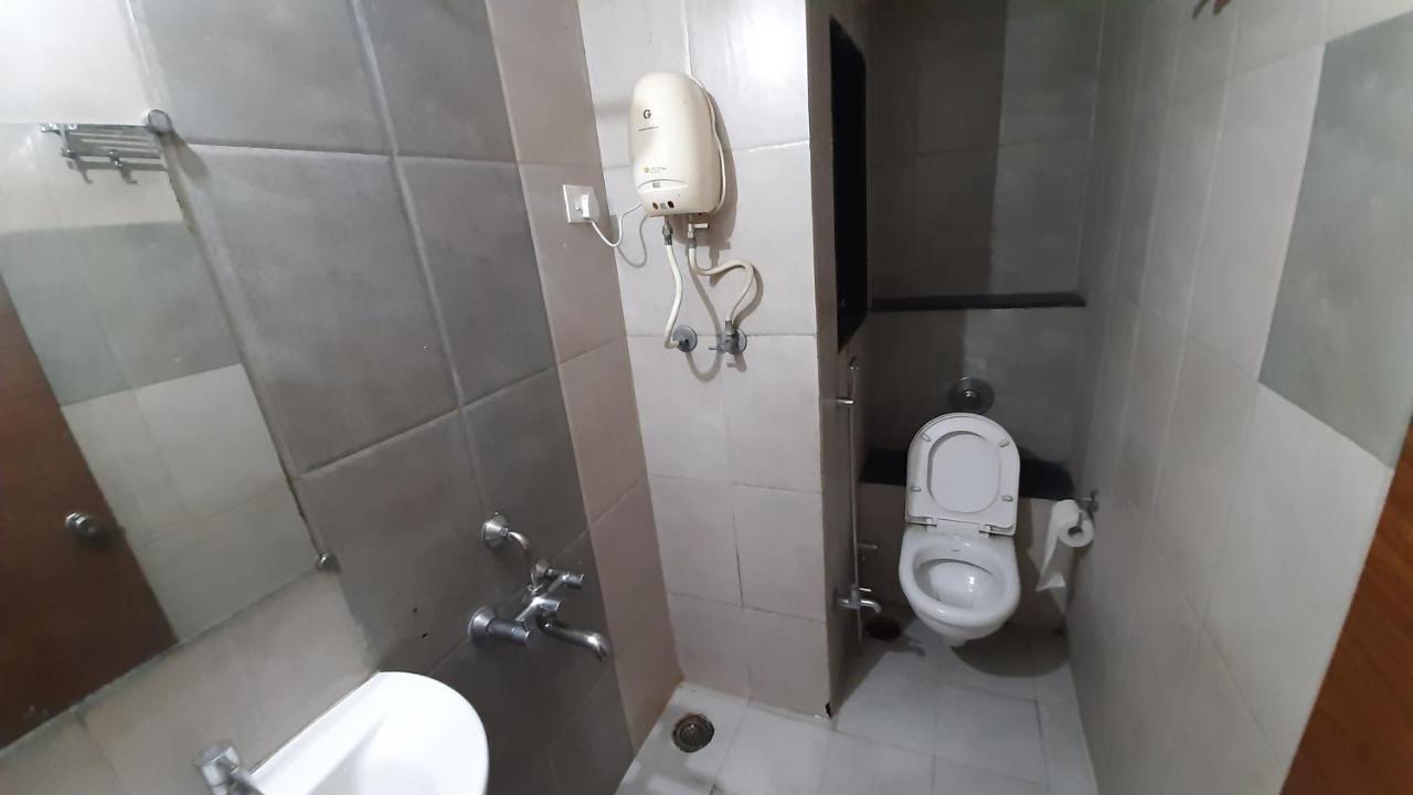 City Palace Hotel होटल सिटी पैलेस Nashik Bagian luar foto