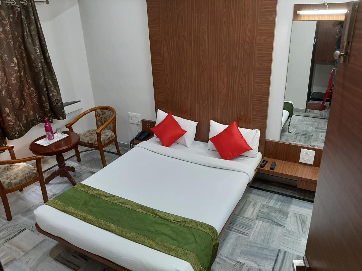 City Palace Hotel होटल सिटी पैलेस Nashik Bagian luar foto