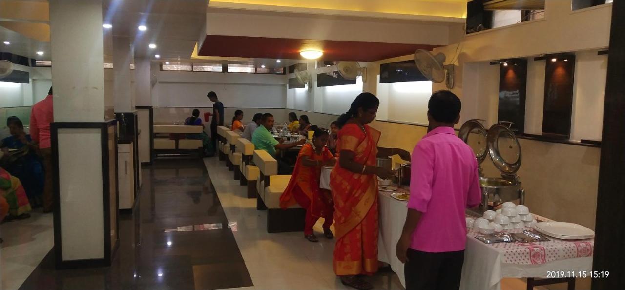 City Palace Hotel होटल सिटी पैलेस Nashik Bagian luar foto