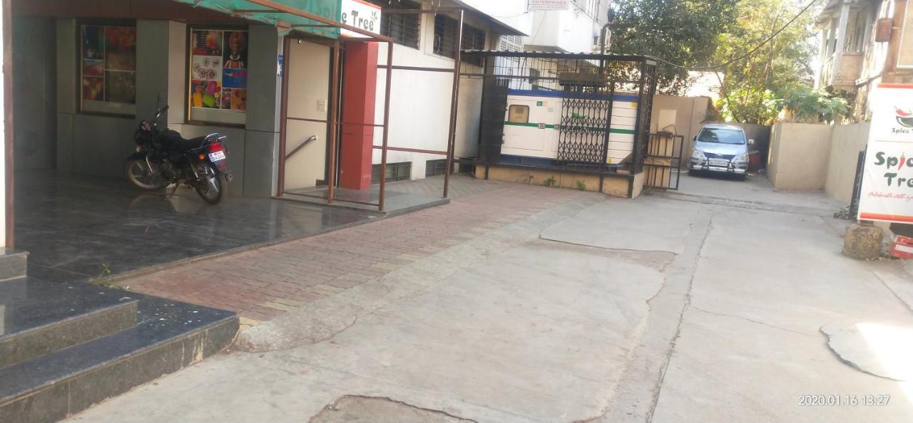City Palace Hotel होटल सिटी पैलेस Nashik Bagian luar foto