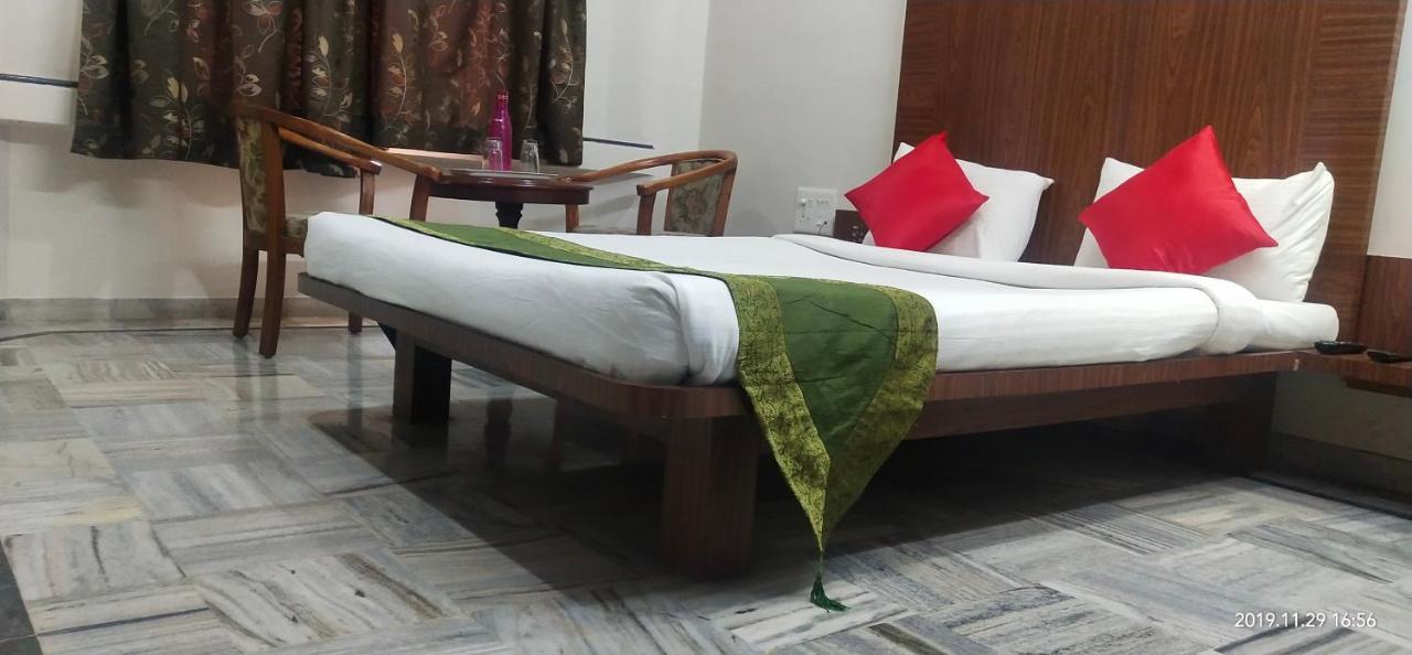 City Palace Hotel होटल सिटी पैलेस Nashik Bagian luar foto